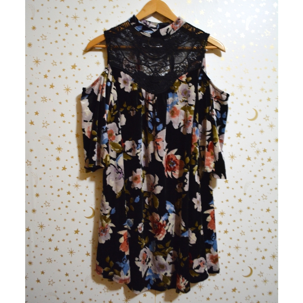NWT Floral Velvet Lace Cold Shoulder Dress Small